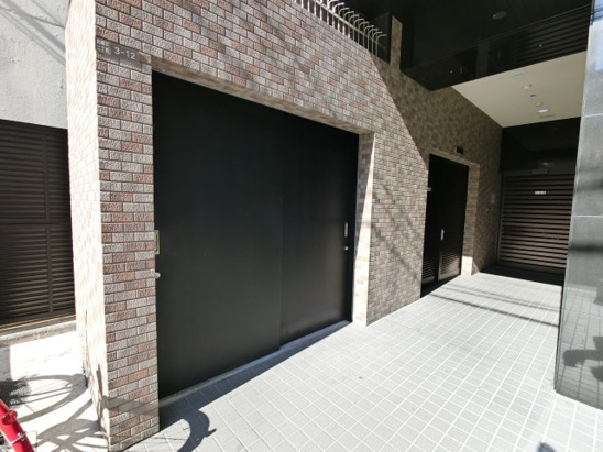 【エントランス】