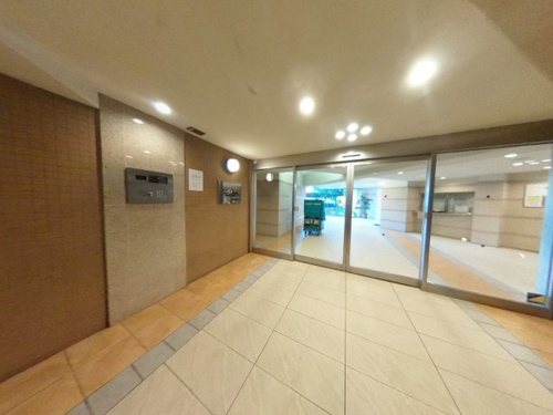 お洒落なエントランスが待ち構えるレジデンスマンションの過去掲載物件 大阪市のvr内覧可能な賃貸情報なら住まいる不動産