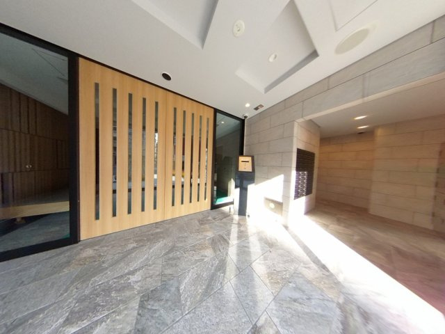 重厚感のあるエントランス ロビーが毎日出迎える分譲賃貸マンションの過去掲載物件 大阪市のvr内覧可能な賃貸情報なら住まいる不動産 重厚感のあるエントランス ロビーが毎日出迎える分譲賃貸マンションの過去掲載物件 大阪市のvr内覧可能な賃貸情報なら住まいる不動産