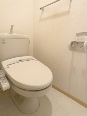 【トイレ】 | リビングタウン高山台Ｂ棟 | 落ち着いた色調のトイレです