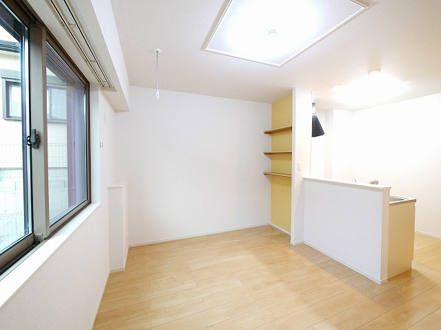 カーサベルデⅠの居間・リビング|使いやすいリビングです