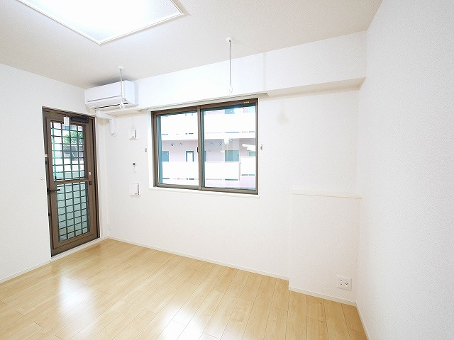 カーサベルデⅠの洋室|ゆったりした洋室です