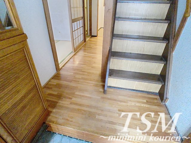南中振一戸建て貸家の玄関
