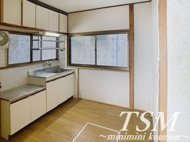 南中振一戸建て貸家の居間・リビング
