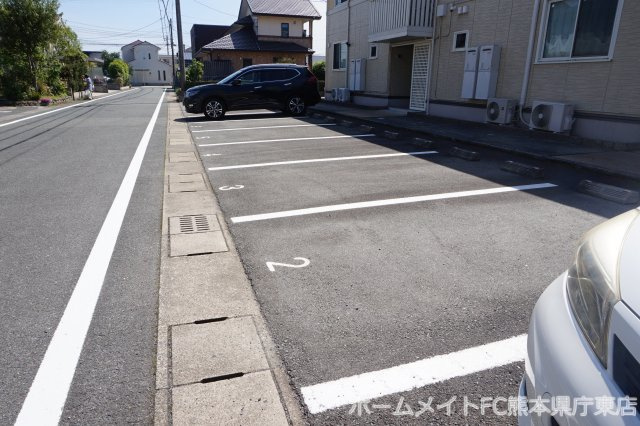 熊本市東区下江津８丁目のアパートの駐車場