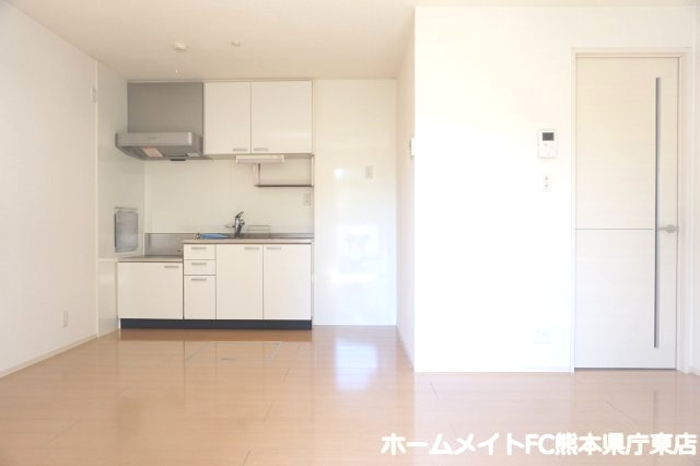 熊本市東区下江津８丁目のアパートの居間・リビング