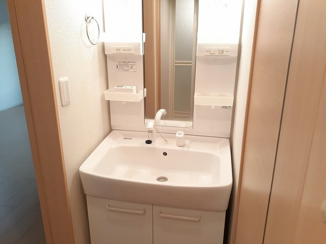 ベッラ・ヴィスタⅡの独立洗面台