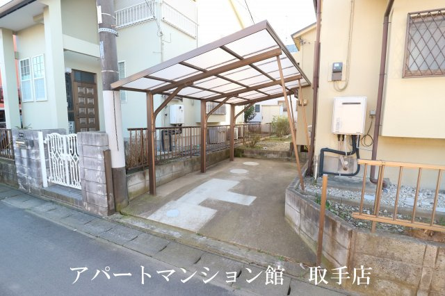 椚木貸家の駐車場