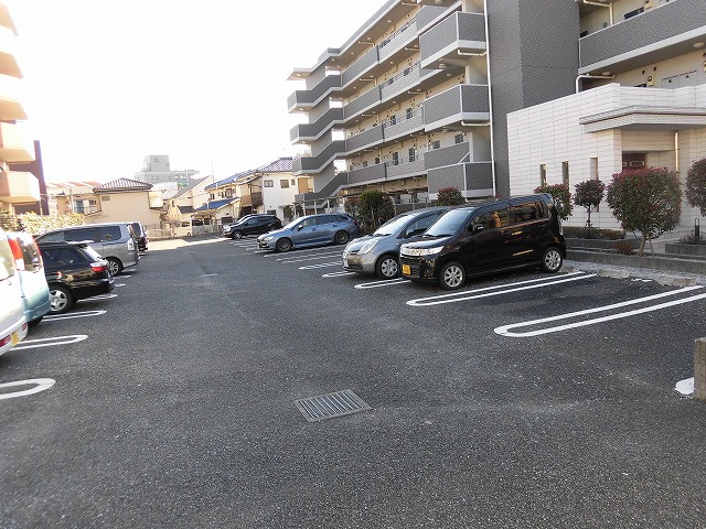 昭島コートエレガンスFの駐車場