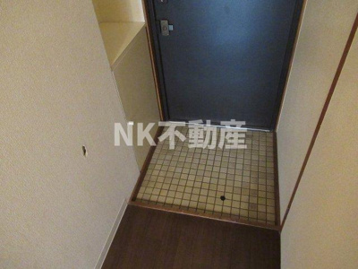 【玄関】 | OMレジデンス八戸ノ里（八戸ノ里賃貸） | 収納もある玄関です