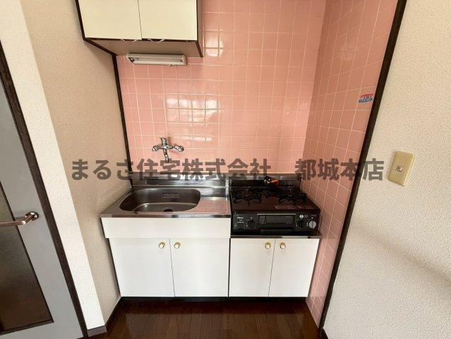 ロワイヤルヒルズ「水道料込み」のキッチン