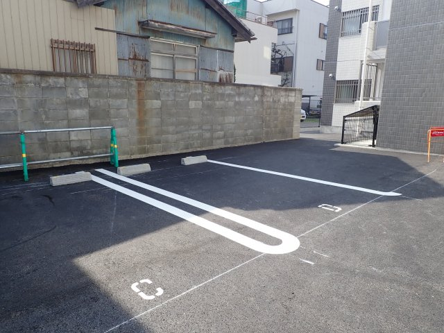 エルグランディA Ra Southの駐車場