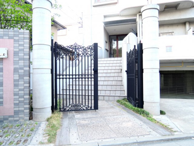 【エントランス】 | LA・REJOUIR