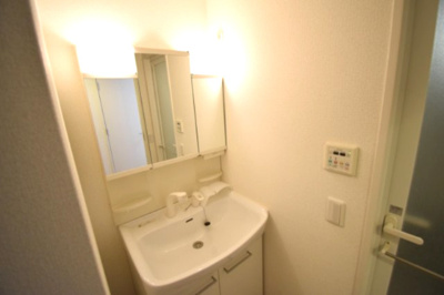 【独立洗面台】 | ショーソン上沢 | 朝の支度にも助かる、独立の洗髪洗面化粧台