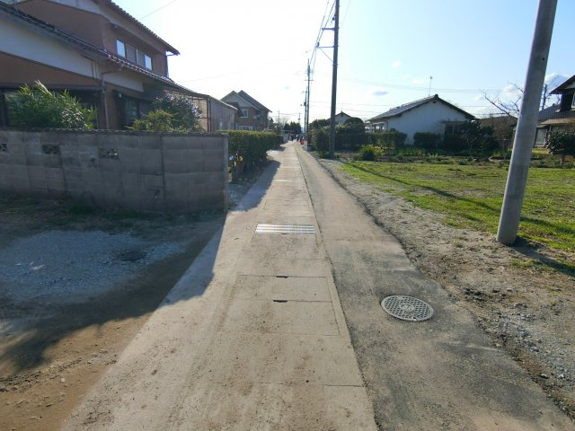 境港市渡町　売土地１の前面道路含む現地写真