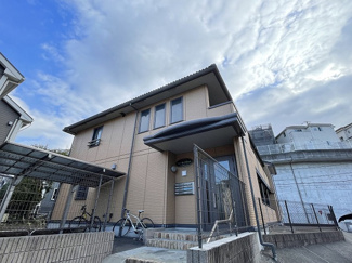 【外観】 | 小田急線「新百合ヶ丘」駅まで徒歩圏内！便利な立地の2階建てアパートです♪通勤通学はもちろん、お買い物やお出かけにもGood☆
