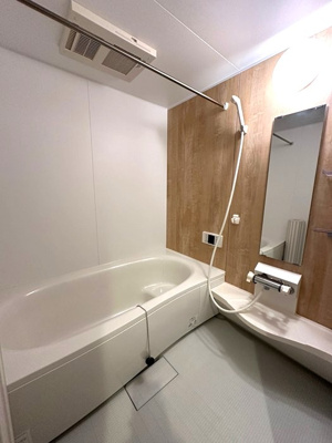 【浴室】 | スカイガーデン | 追い焚き機能・浴室暖房乾燥機付きバスルーム♪雨の日のお洗濯にも浴室暖房乾燥機があるので安心♪お風呂に浸かって一日の疲れもすっきりリフレッシュ♪