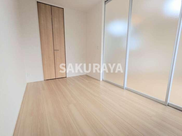 メゾンサンライズの洋室|バルコニー