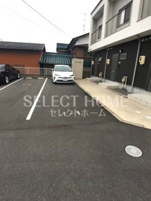 【駐車場】 | Ｇｒａｎｄ　ｃｈａｒｉｏｔ | 駐車場に車を止められます