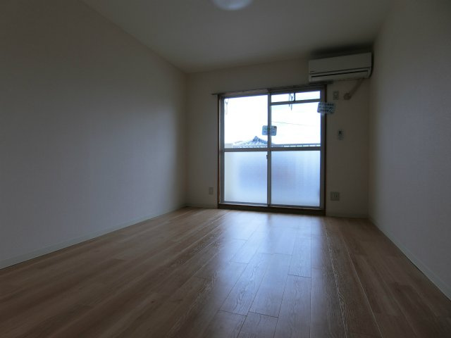 第2秋葉ビルの居間・リビング