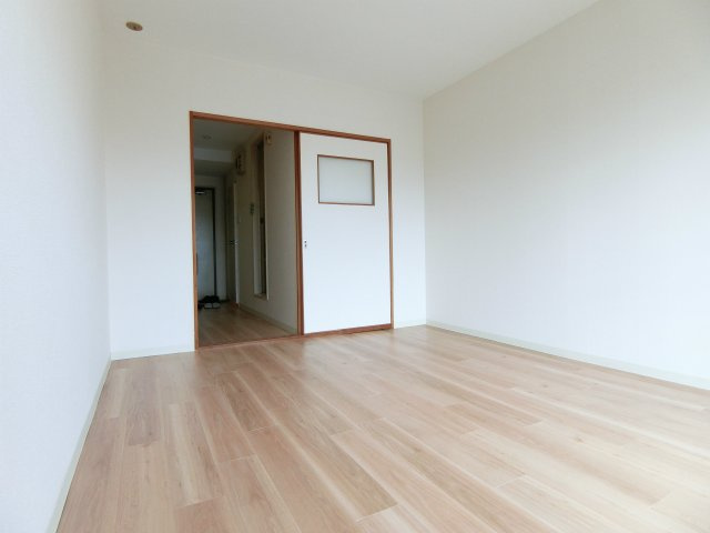 第2秋葉ビルの居間・リビング