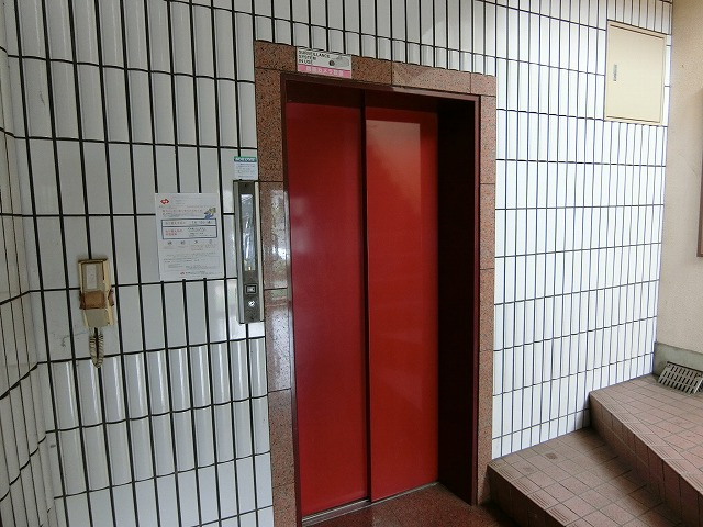 昭島市松原町１丁目の賃貸マンションのロビー
