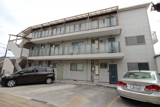 メイゾーン霞ヶ丘Ｆ棟の外観