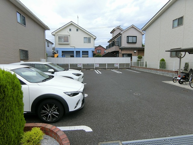 ウィステリアタウンⅤの駐車場