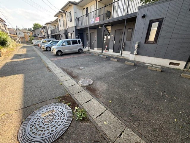 プリムヴェール館向A棟の駐車場