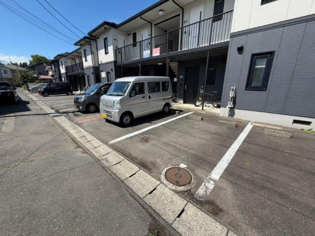 プリムヴェール館向A棟の駐車場