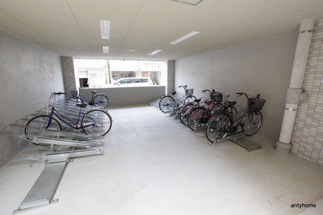 レジュールアッシュ都島ブリーゼ　仲介手数料無料の駐車場