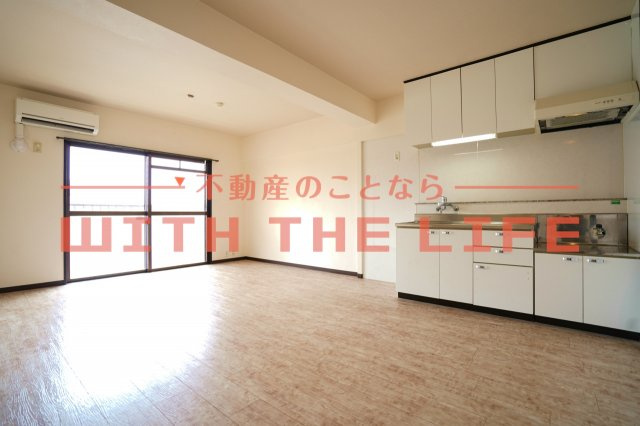 ブランビル【キャッシュバック対象物件】の居間・リビング|こちらの居間で趣味の時間をお楽しみください