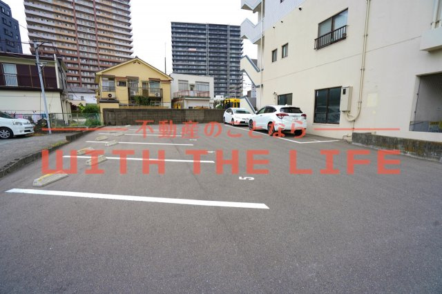 ブランビル【キャッシュバック対象物件】の駐車場|駐車場に車を止められます