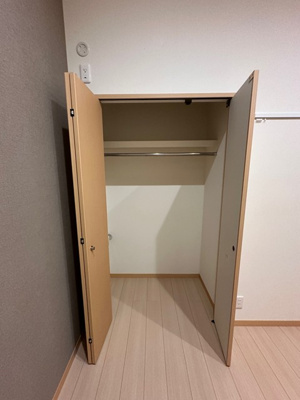 【収納】 | スカイガーデン | 洋室4.8帖のお部屋にあるクローゼットです♪洋室のお部屋それぞれにクローゼットがあると便利ですね！