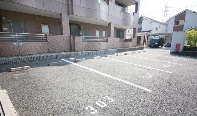 プリムローズの駐車場