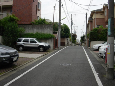 【周辺】 | Y's下北沢(賃貸一戸建て) | 前面道路