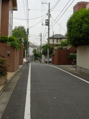 【周辺】 | Y's下北沢(賃貸一戸建て) | 前面道路