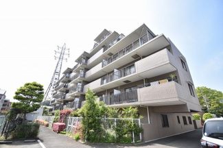 【外観】 | 5階、南西・北西の角部屋につき日当たり・眺望良好です
匂いが居室につきにくい独立キッチン採用。