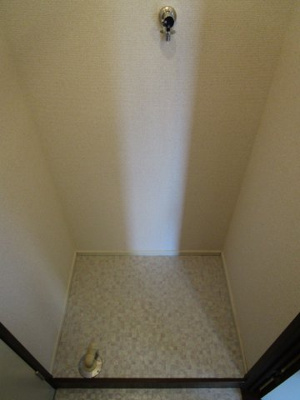 【展望】 | マンションディア | 脱衣所にある室内洗濯機置き場です♪室内に置けるので洗濯機が傷みにくい☆