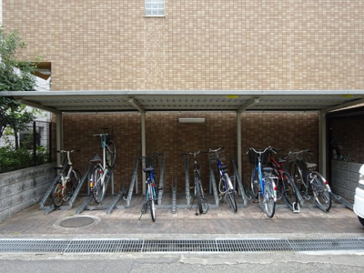【その他共用部分】 | AZURE ESAKA | 自転車置き場です