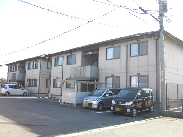 熊本市東区山ノ神２丁目のアパートの駐車場