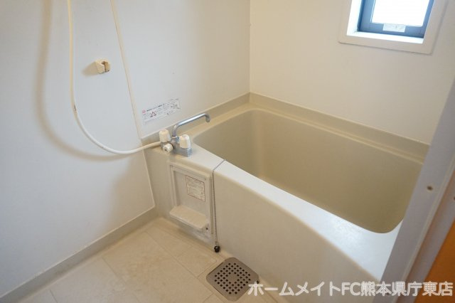 熊本市東区山ノ神２丁目のアパートの浴室