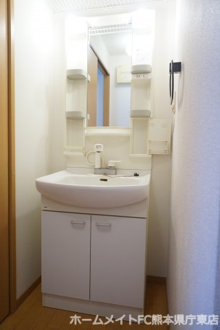 熊本市東区山ノ神２丁目のアパートの独立洗面台