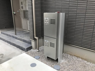 【その他共用部分】 | ※参考写真※共用エントランスには宅配BOXがあるので荷物の受け取りもスムーズに♪再配達の手間がかからないのが魅力♪