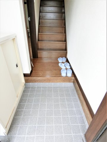 テラス南横川の玄関