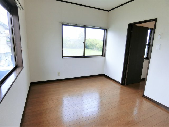 テラス南横川の洋室