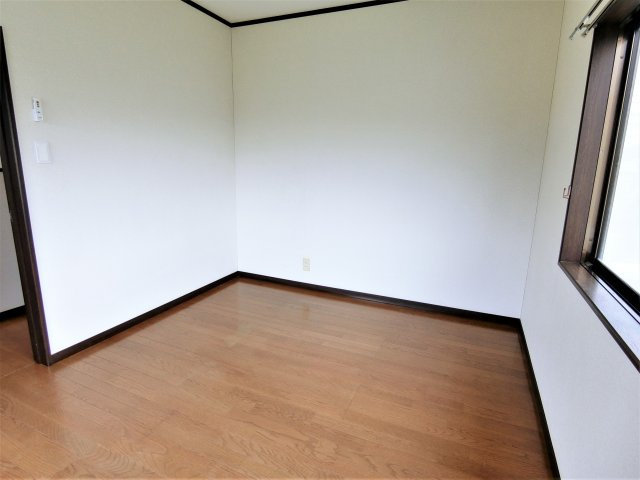 テラス南横川の洋室