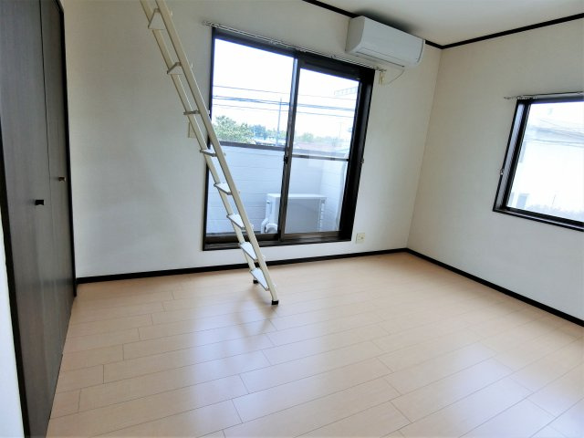 テラス南横川の洋室