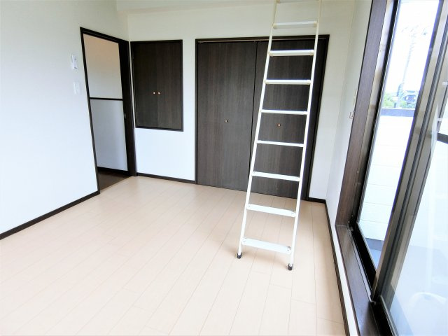 テラス南横川の洋室