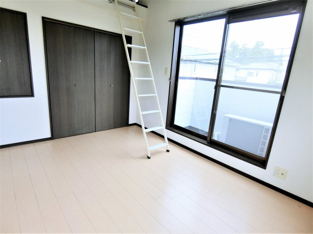 テラス南横川の洋室